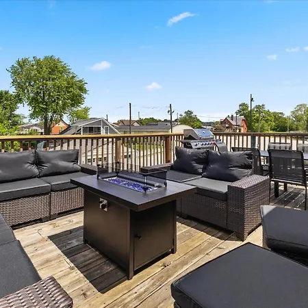 Huge Downtown Retreat With Free Parking Villa